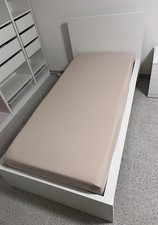 Neuwertiges Bett mit 2