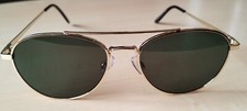 Aviators (Sonnenbrille), schwarz, robustes goldenes Gestell, perfekte Glasgröße