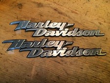 62308-06 CHROM SATTINIERTE SELBSTKLEBENDE TANKEMBLEME TANKSCHILDER  HARLEY® 