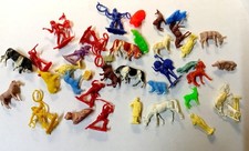 37    Figuren  Cowboys Indianer und Tiere ....