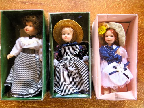Collection dolls house - dolls,