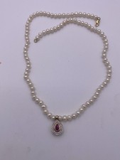 Perlenkette mit einem kleinen