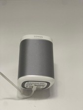 Sonos Play: 1 Lautsprecher mit Sonos Play:1 Wandhalterung und Stromkabel - Weiß