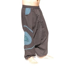 Goa Haremshose, in verschiedenen Farben mit aufgestickter Triskele