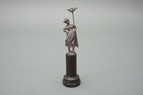 Antike zinnfigur frau - frau, mit