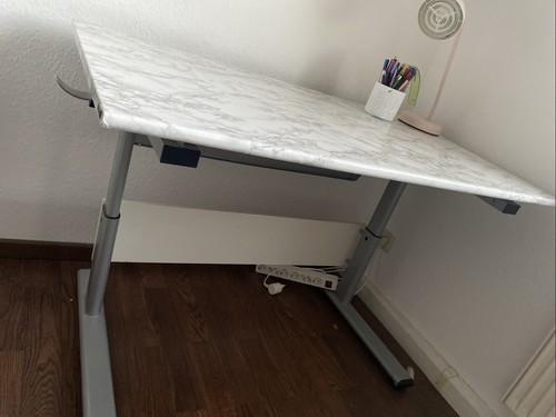 schreibtisch
