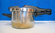 Kleiner WMF Perfect Schnellkochtopf Druckgarer mit 2 Gareinsätzen - ca. 2,1 l