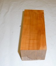 Apfelholz; 18 x 7,5 x 7,3 cm