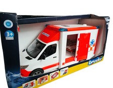BRUDER MB Sprinter Ambulanz mit Fahrer und Licht (02676)