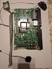 Hisense 55MEC3050 Mainboard mit Anbauteilen und Kabeln