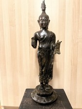 Wunderschöner Thai Buddha mit Karana- und Abhaya-Mudra. Bronze 64cm