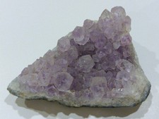 natürliche Schöne Amethyst Stufe in einem schönem hellem Lila, Gewicht ca. 110g