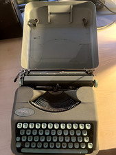 Reiseschreibmaschine grün