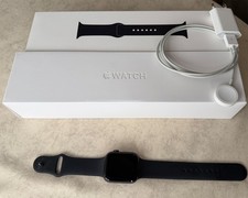 Apple Watch Series 5 44mm Space Grau Aluminiumgehäuse mit Schwarz Sportarmband