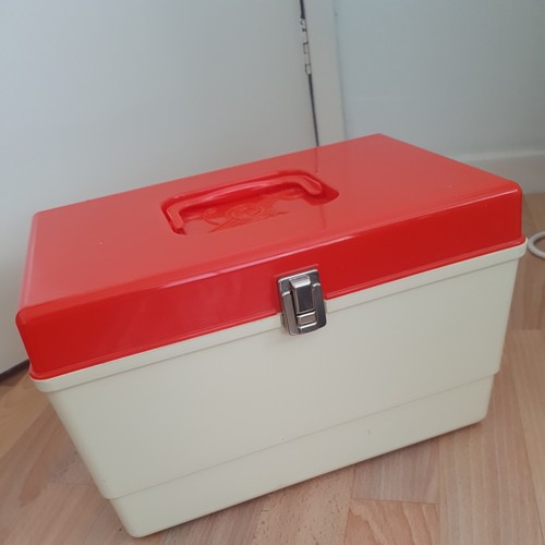 Orange creme kunststoff - &,