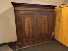 Barocker Frankfurter Wellenschrank Kleiderschrank unrestauriert