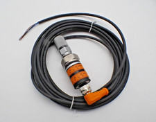 ifm Druckschalter PK6521 mit ifm Anschlusskabel mit Buchse EVC005