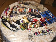 Über 200 Teile Kurzwaren Nähgarn Reißverschlüsse Bänder Nähmaschinenersatz Teile