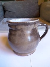 Kleiner Saft-Milch-Krug Braun