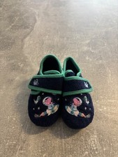 Neuwertige Hausschuhe von