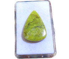 Grüner Opal Cabochon