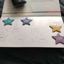 Gelber & Blauer ebaystern ( Magnet ) auf Original Briefkarton