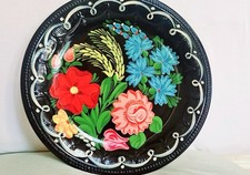 Handbemalte Wandteller im Landhausstil