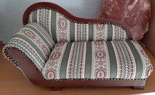 Hübsches Puppen-Sofa/Chaiselongue in creme-grün-altrosa gemustert ca. 53 cm lang