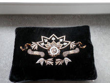 Kleines besticktes Zier-/ Sofakissen in schwarz mit Pailletten  Vintage