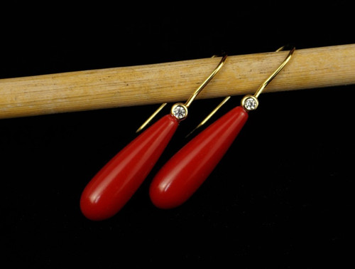Tropfenohrringe aus roter