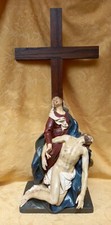 Pieta Stil Rokoko Stuck und Holzkreuz 76 cm wohl 19. Jahrhundert