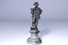 Hans im Glück Gänsehirt antike alte Metall Figur Holzsockel Skulptur Gänsejunge