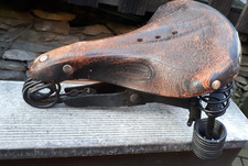 großer ur alter ledersattel