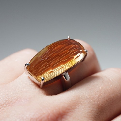 19ct yellow citrine rectangle - 19ct,