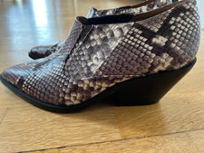 Braune Stiefelette in Schlangenleder Optik 39 & other Stories Damen