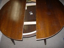 50er-Jahre Qualität , höhenverstellbarer Ausziehtisch , volles Holz.