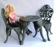 Vintage Antike Baby Puppen Set. Gusseisen Möbel Tisch Stuhle Barock Relief