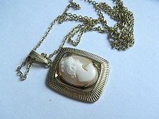 Antik  Vintage Anhänger mit Kamee Gemme + Kette Gold Farbe