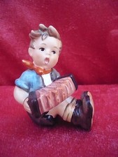 schöne Hummelfigur__Junge mit Bandonium_!