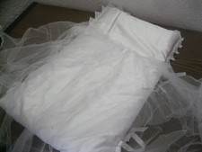 Altes Taufkissen Steckkissen Satin mit Spitze und Perlen-Tüll Überwurf