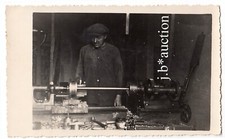 Lettland ARBEITER AN DER DREHBANK Dreherei / Turnery Lathe * Foto-AK um 1930
