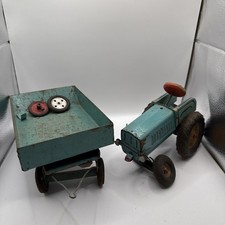 Sehr Alte Trecker mit Hänger