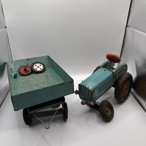 Sehr alte trecker mit hänger - alte,