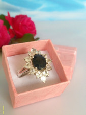 Phantastischer älterer Ring