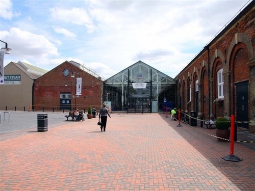 Foto 6x4 the swindon designer - the,