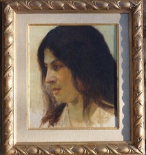 Junge Frau mit schwarzen