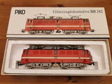 Güterzuglokomotive BR 242 von PIKO
