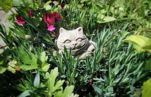 Kleine grinsekatze steinfigur - kleine,