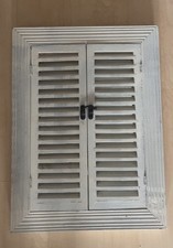 Wunderschöner Spiegel im Landhaus-/Shabby-Chic-Stil mit kleinen Fensterläden