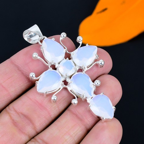 Milchiger opal edelstein - milchiger,